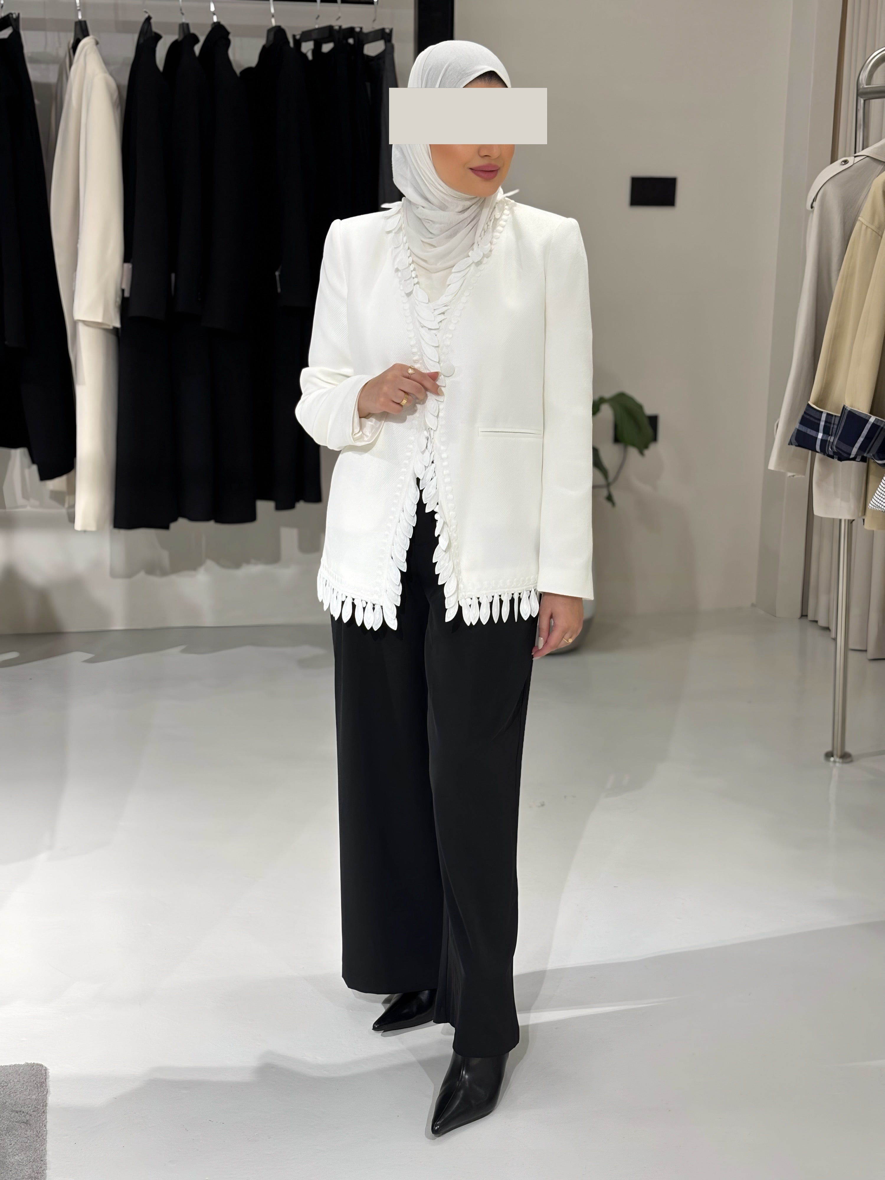 BLAZER WITH FEATHER STYLE