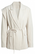 Blazer wit belt.