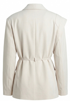 Blazer wit belt.