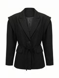 Blazer wit belt.