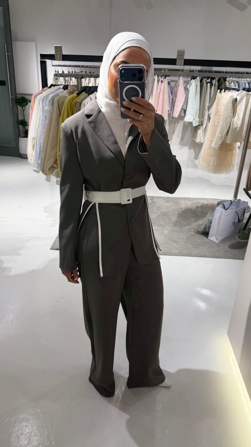 suit set with white belt