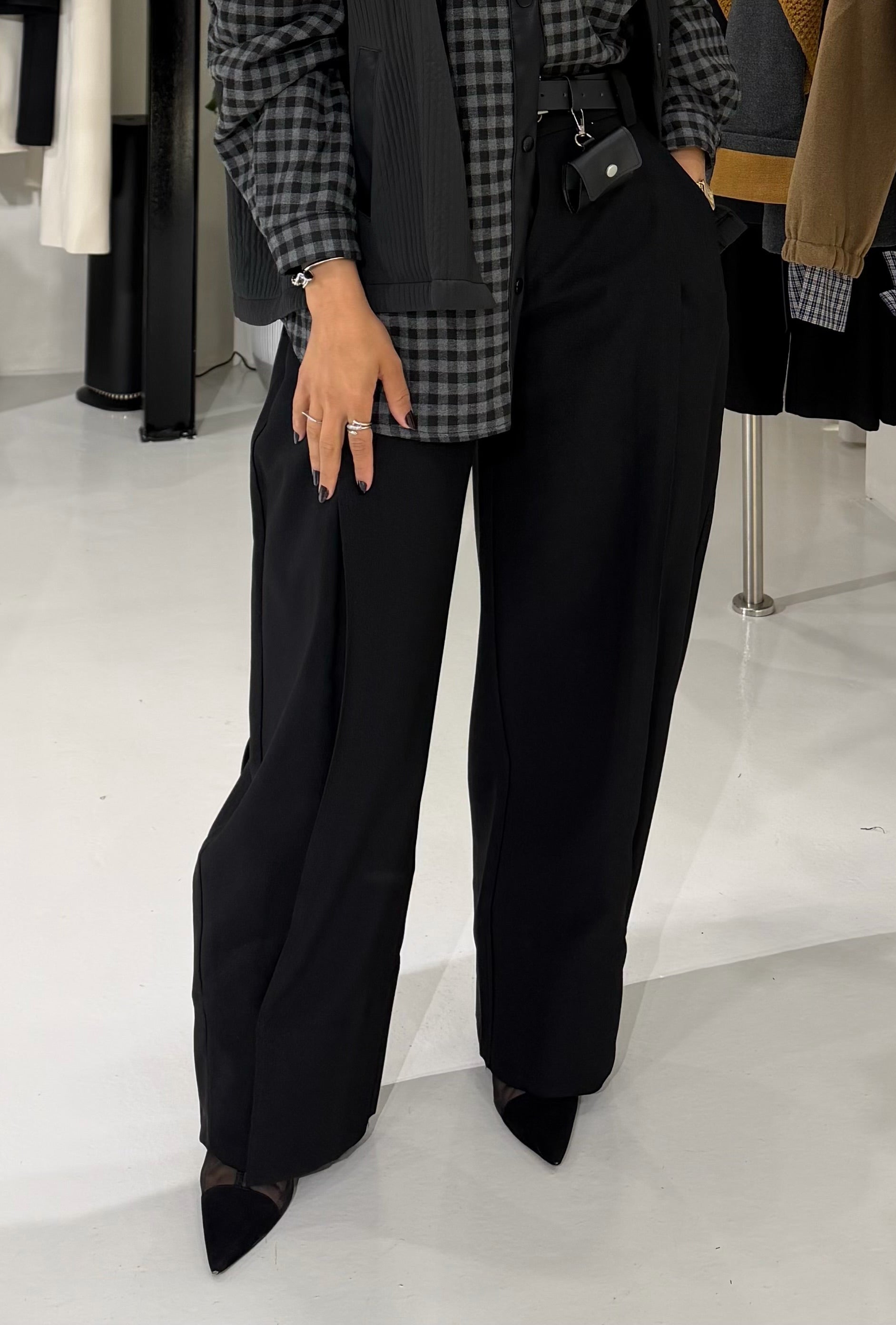BUTTON STYLE TROUSER
