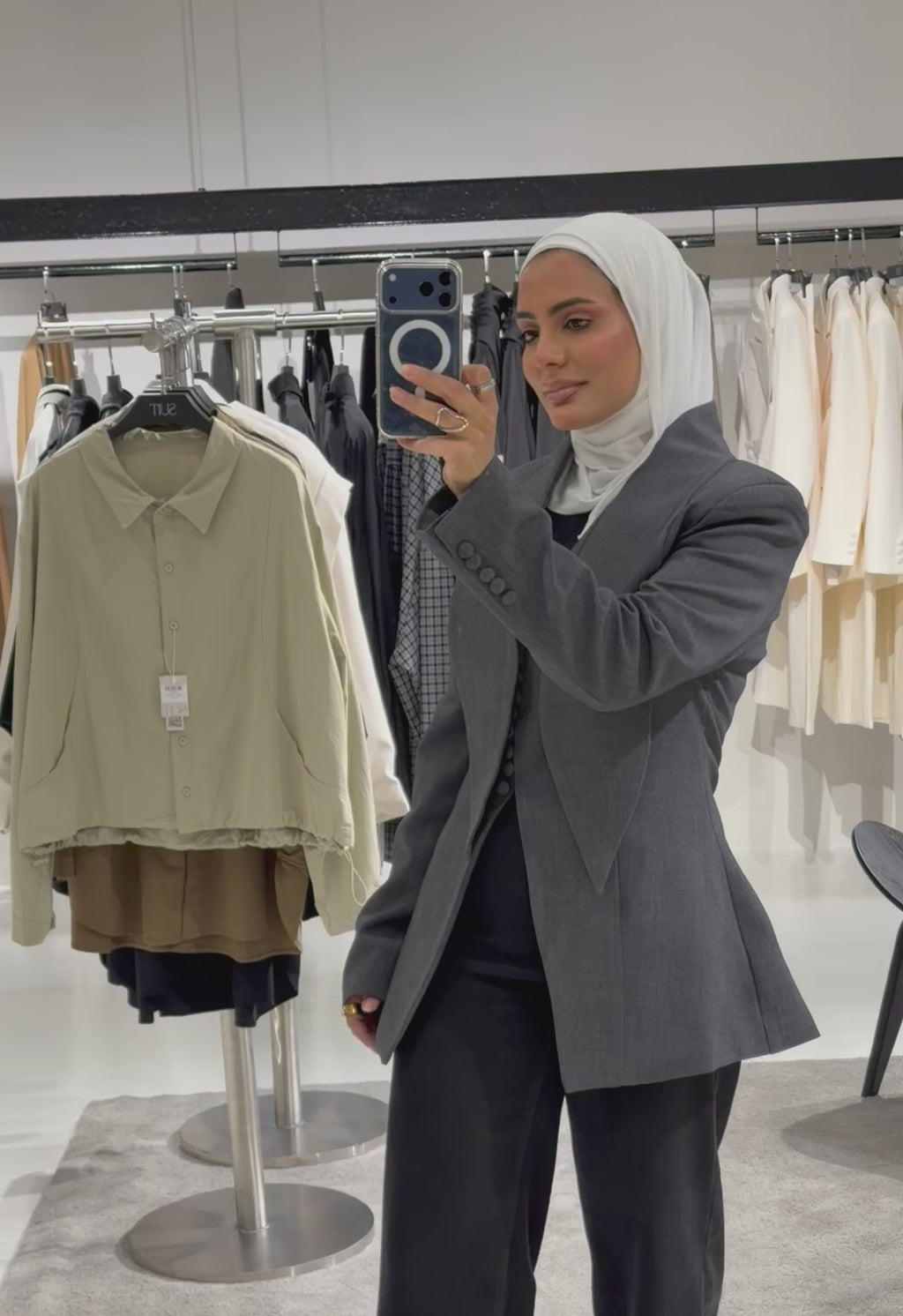 SUIT with bottons with belt