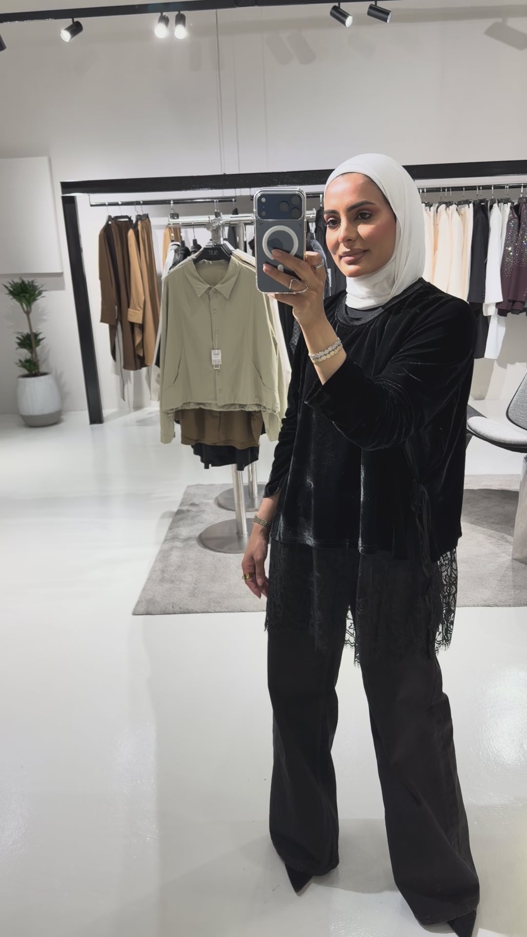 Down Lace Black Jacket/B17