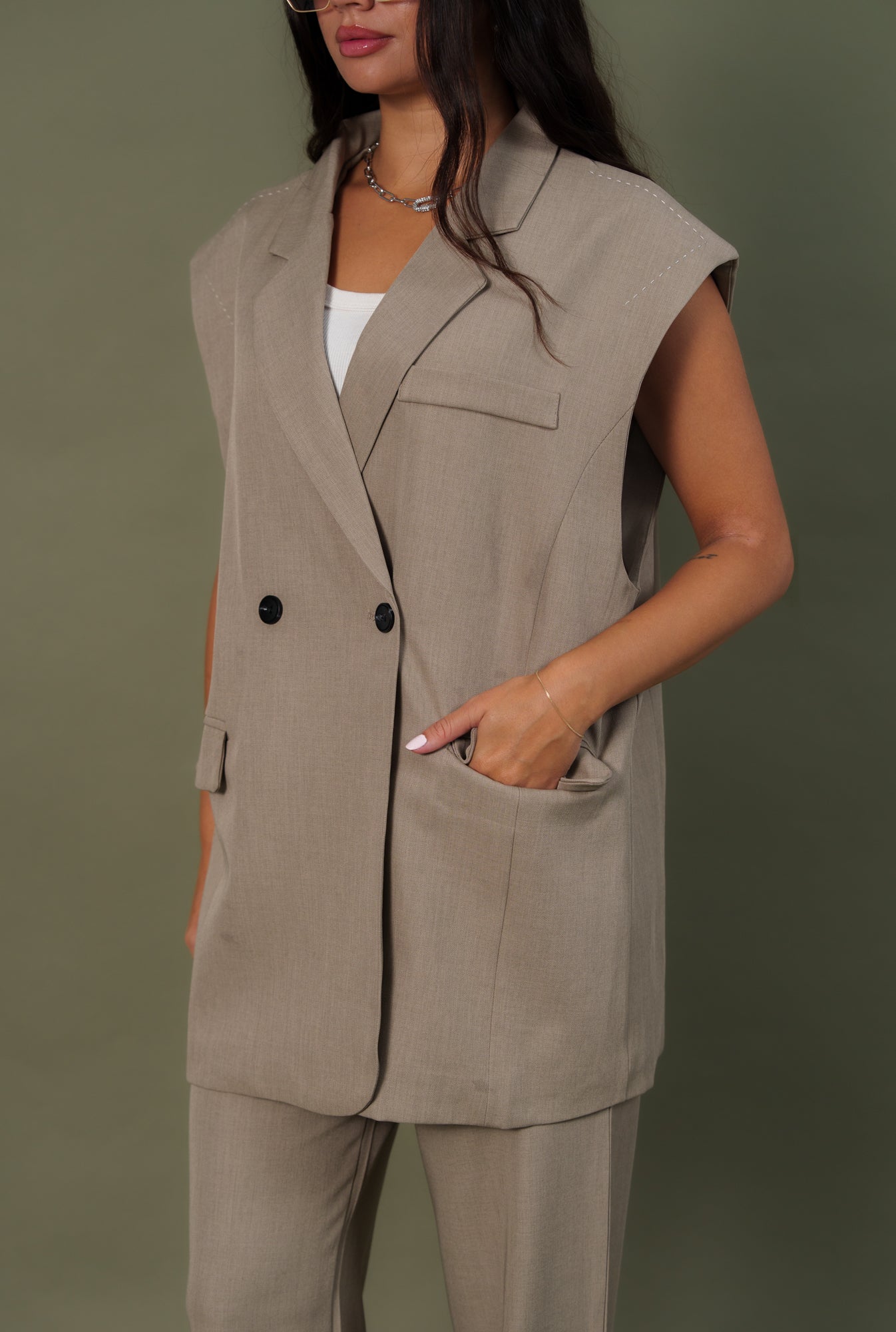 Vest biege with white stitch Set